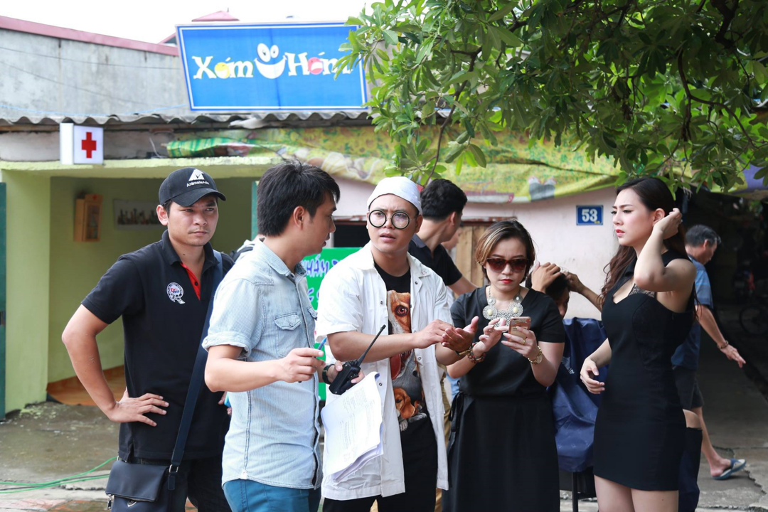 Hậu trường ghi hình xóm hóm